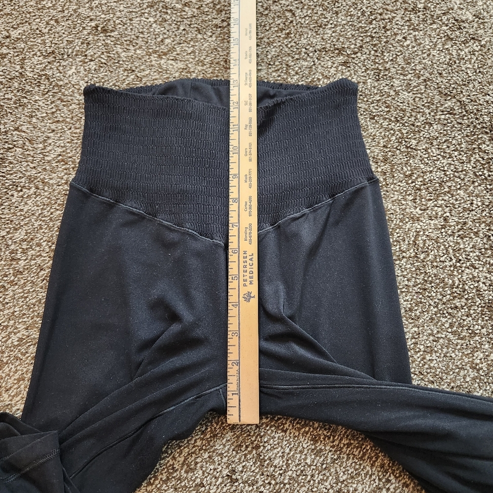 Aerie Real Me Smocked Super Flare Leggings Black Size Large - Picture 7 of 8